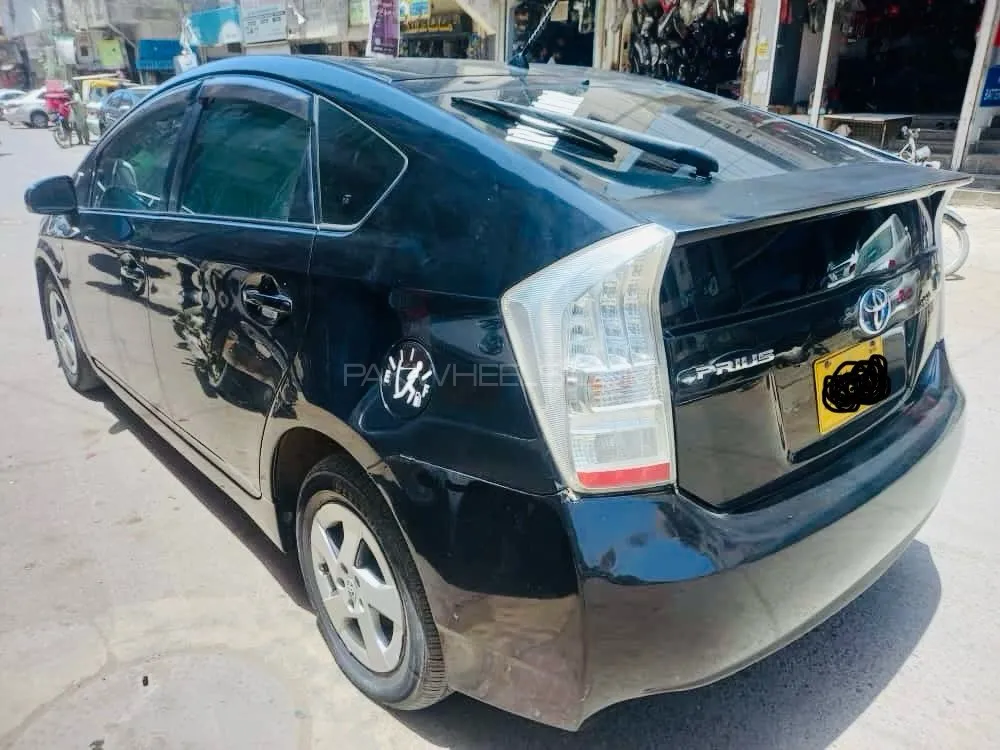 Toyota Prius 2011 for Sale in Karachi Image-1