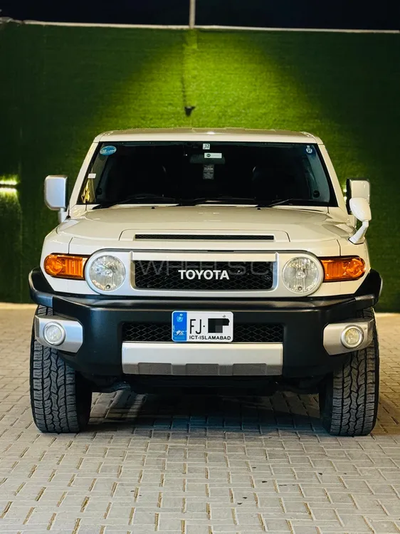 Toyota Fj Cruiser 2015 for sale in Lahore