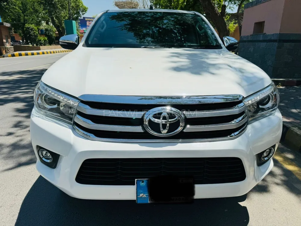 Toyota Hilux 2021 for sale in Hayatabad