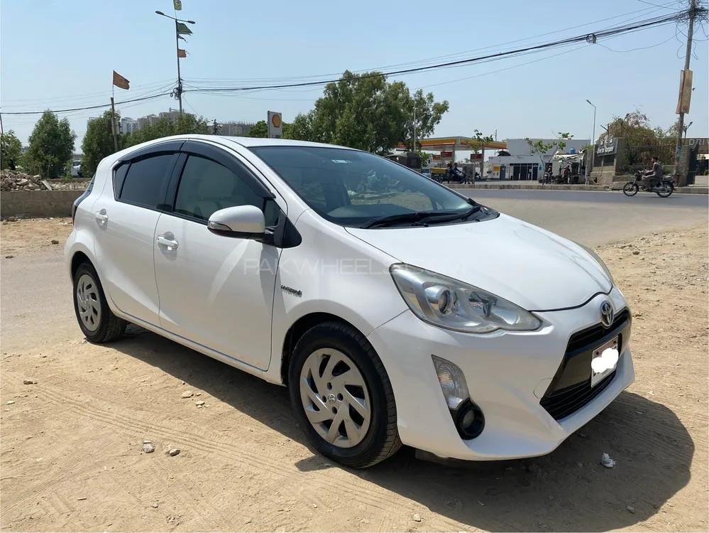 Toyota Aqua 2015 for Sale in Karachi Image-1