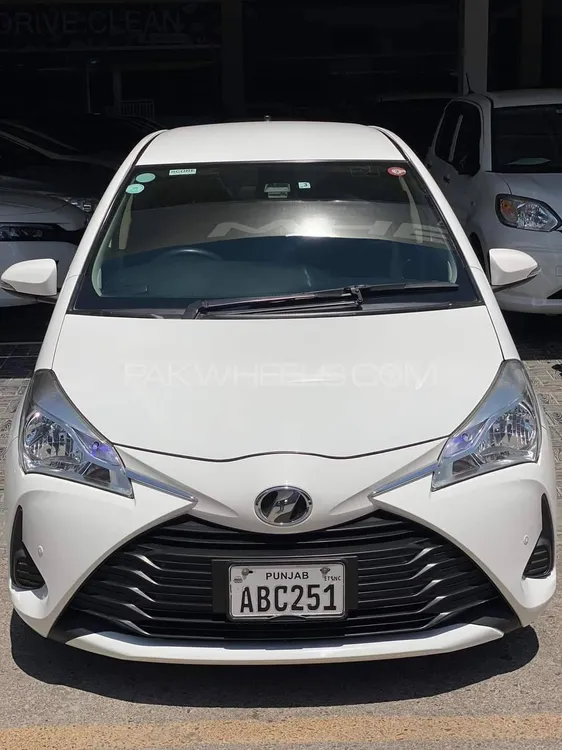 Toyota Vitz 2017 for Sale in Peshawar Image-1