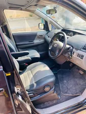 Toyota Voxy 2004 for Sale