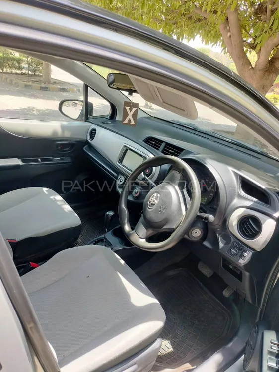 Toyota Vitz 2011 for Sale in Lahore Image-1