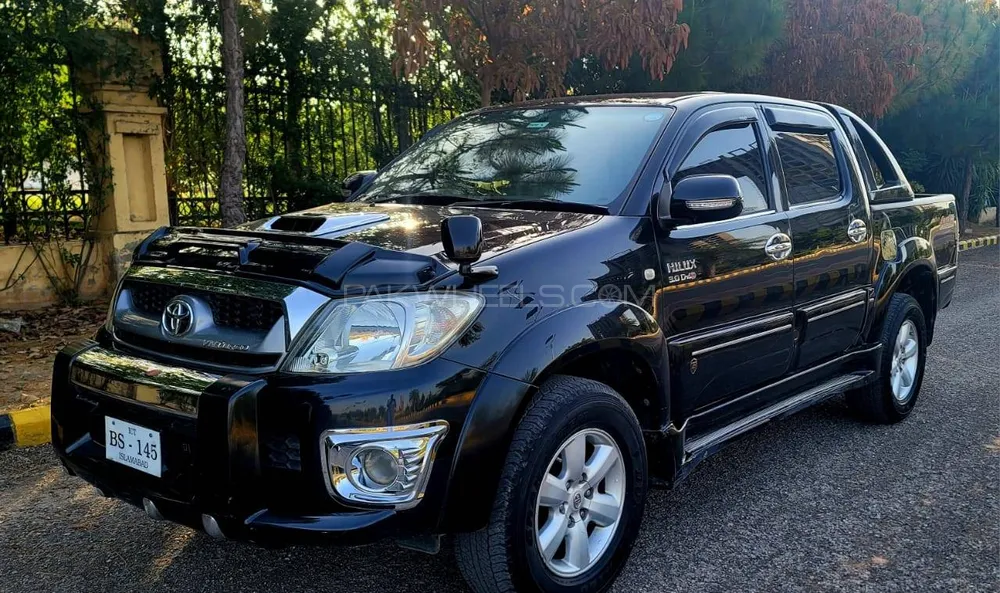 Toyota Hilux 2010 for Sale in Islamabad Image-1