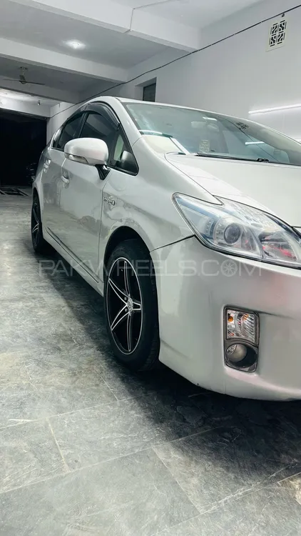 Toyota Prius 2011 for sale in Khanewal