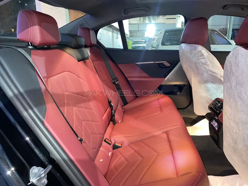 BMW i5 2024 for Sale in Karachi BMW i5 2024 for Sale in Karachi Image-14