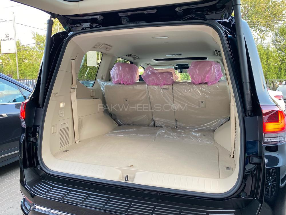 Toyota Land Cruiser ZX LC300 
3.5L Twin Turbo Petrol
Model: 2023
Zero Meter 
Unregistered 
Fresh import

*Heads up Display
*Fingerprint Start
*Rear Entertainment 
*Cool box 
*Beige Room 
*7 Seater 
*Back Autodoor 
*JBL Sound System 
*Modellista Kit