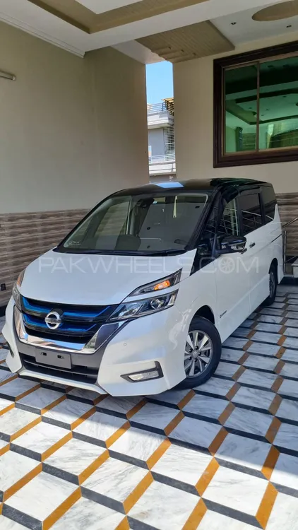 Nissan Serena 2018 for Sale in Peshawar Image-1