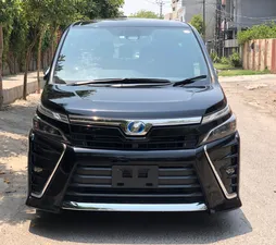 Toyota Voxy 2.0 CVT 2018 for Sale