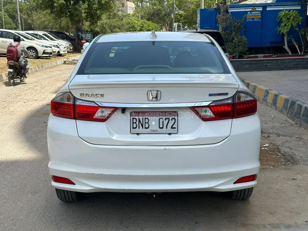 Honda Grace Hybrid 2015 for sale in Karachi