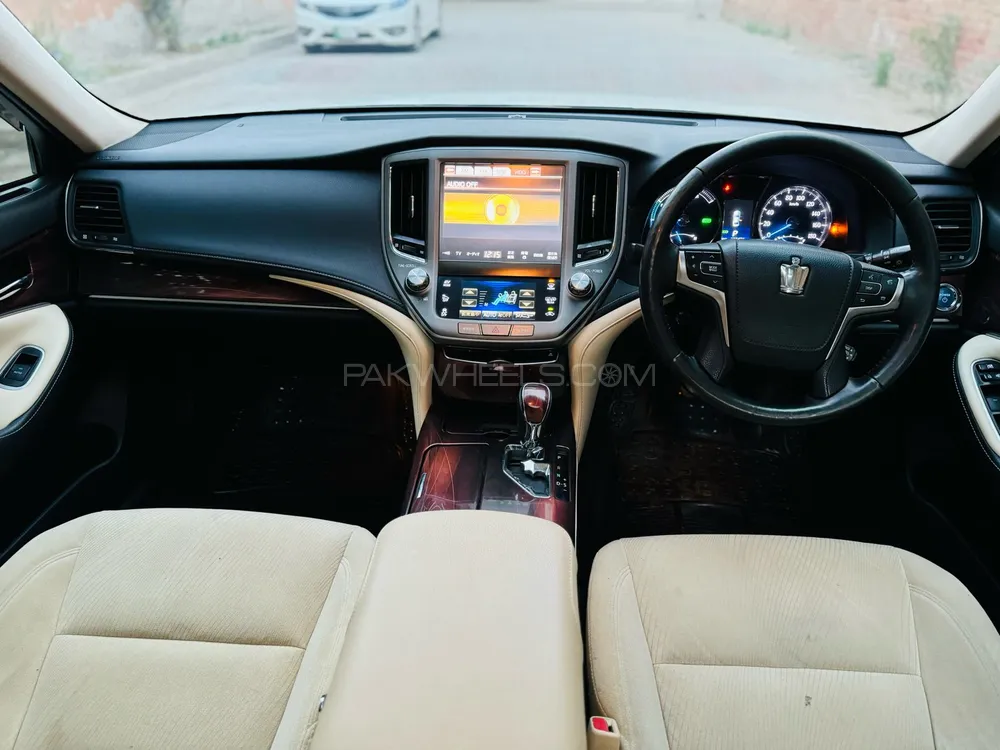 Toyota Crown 2013 for Sale in Faisalabad Toyota Crown 2013 for Sale in Faisalabad Image-8