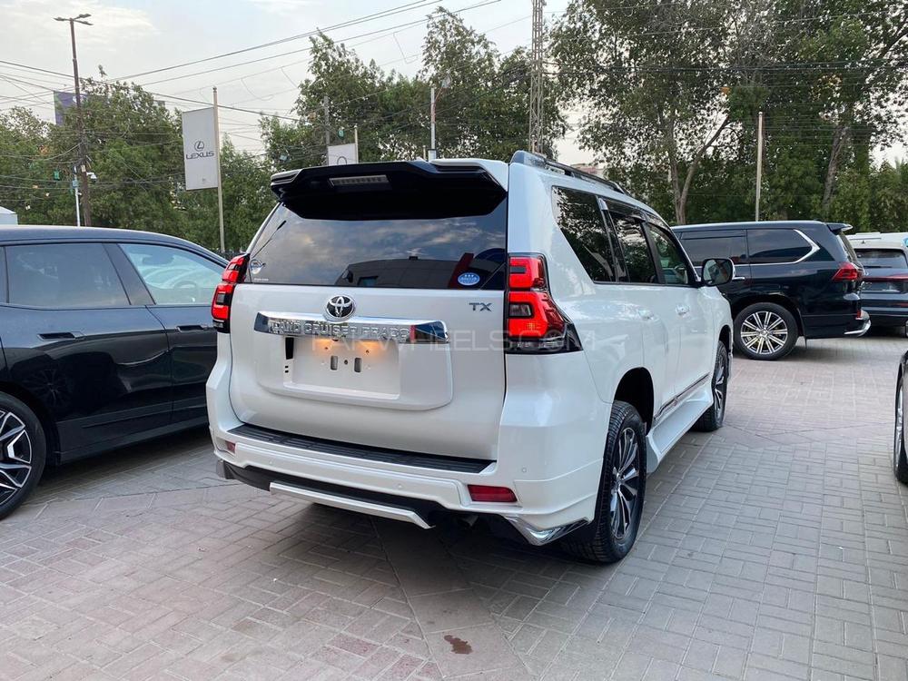 Toyota Prado Tx.L 
Model: 2020
Mileage: 11,000 Km
Unregistered
Fresh Import 

*Original Tv + 4 cameras
*Electric Powered Seats
*Heating/ Cooling Seats
*7 Seater
*Beige Room
*Sunroof

Calling and Visiting Hours

Monday to Saturday 

11:00 AM to 7:00 PM