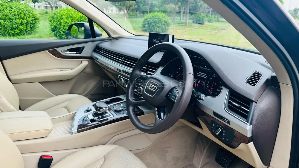 Audi Q7 2018 for Sale in Lahore Audi Q7 2018 for Sale in Lahore Image-8