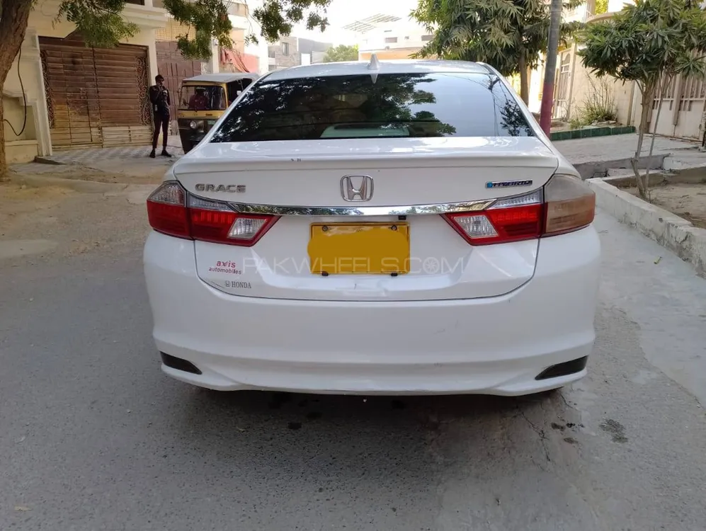 Honda Grace Hybrid 2015 for sale in Karachi