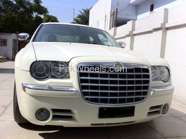 Chrysler 300 C 2005 for Sale in Lahore Image-1