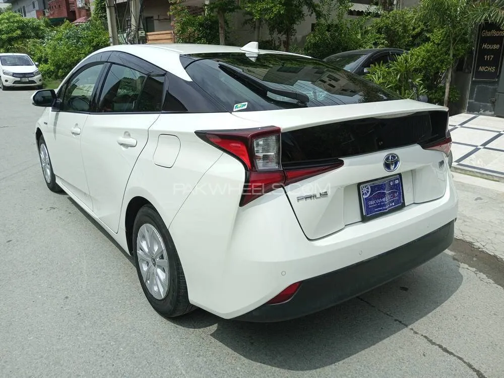 Toyota Prius 2020 for Sale in Lahore Toyota Prius 2020 for Sale in Lahore Image-5