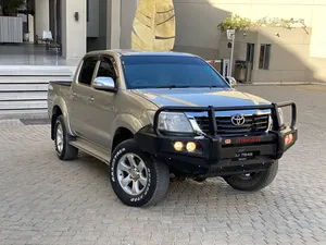 Toyota Hilux Vigo Champ V 2016 for Sale