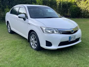 Toyota Corolla Axio Hybrid 1.5 2013 for Sale