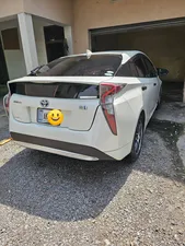 Toyota Prius S LED Edition 1.8 2015 for Sale