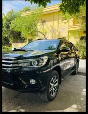 Toyota Hilux Revo V Automatic 3.0  2017 for Sale