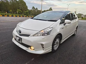 Toyota Prius Alpha G 2012 for Sale