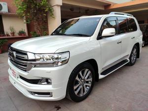 LandCruiser ZX ( V8 )  full house 
Model 2018/11 production 
Import 2023 unregistered 
Not a 100 km driven in Pakistan 
Mileage 28000 km
Pearl white metallic with brono leather interior 
4.5 AA as per auction sheet 
Brand new condition ( bumper to bumper original & spotless)
Top of line specs. 
Rear entertainment 
Cool box 
Wireless charger 
Original body kit 
Adapted Radar 
Further information please call & visit Victory Cars jail road Lahore