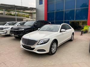 Mercedes Benz S400h 
Model: 2018
Reg: 2018 Karachi
Mileage: 40,700 kms 
Shahnawaz Import & Maintained

Equipment package: Executive 
Diamond White with two tone interior
Panoramic sliding roof 
Long wheel base 
360 degree camera 
Heated + memory seats 
Rear + side curtains 
Sun protection package
Dynamic LED Headlamps
Air Quality package
Rear Entertainment Package
Parking Assist
Ambient Lighting Package
Black Headliner Interior Trim
Memory Rear seat
Trim Pieces Wood Burred Walnut veneer
Premium Sound System- Burmester

Calling and Visiting Hours 

Monday to Saturday

11:00 AM to 7:00 PM