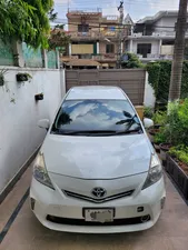 Toyota Prius Alpha G 2011 for Sale