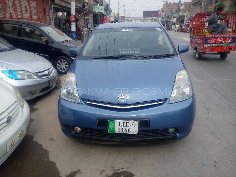 Toyota Prius 2011 for Sale in Multan Image-1