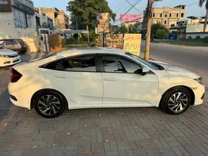 Honda Civic 1.8 i-VTEC CVT 2016 for Sale