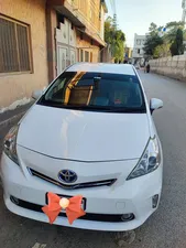 Toyota Prius Alpha G 2012 for Sale