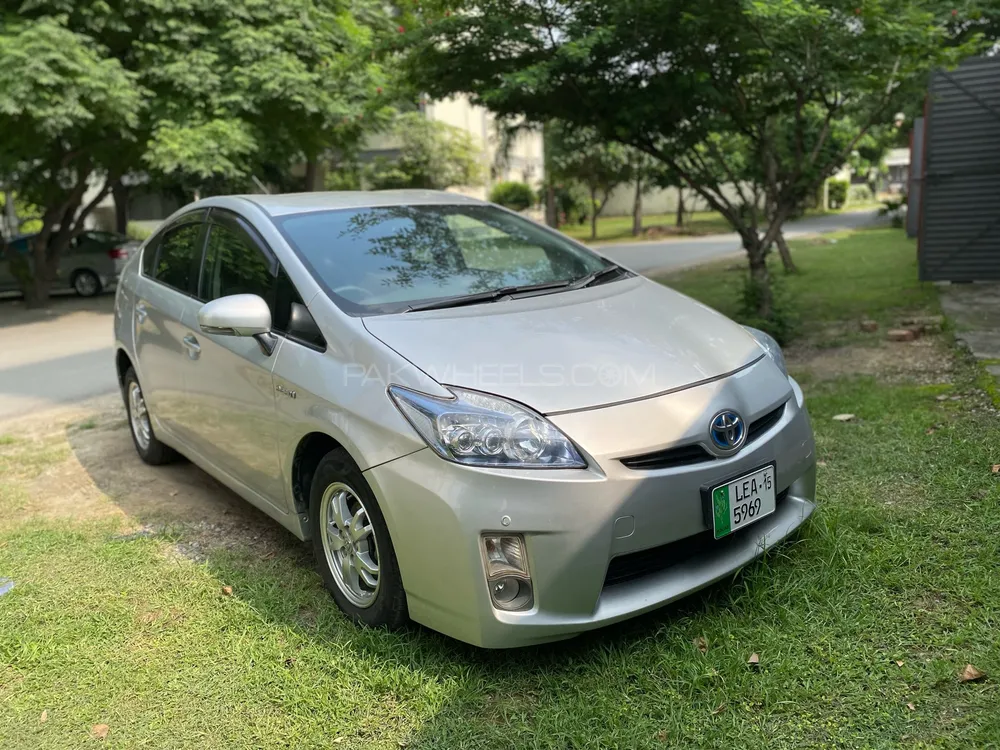 Toyota Prius 2011 for Sale in Lahore Image-1