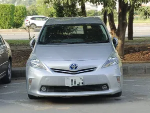 Toyota Prius Alpha G 2011 for Sale