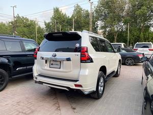 Toyota Prado TX
Model: 2018
Mileage: 29,000 km
Reg year: 2024 

*Beige Room
*Sunroof
* 5 Seater 

Calling and Visiting Hours

Monday to Saturday 

11:00 AM to 7:00 PM