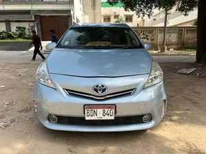 Toyota Prius Alpha G 2011 for Sale