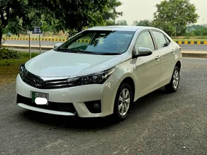 Toyota Corolla Altis CVT-i 1.8 2015 for Sale