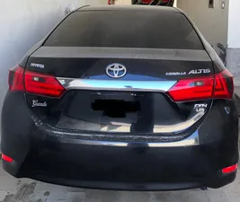 Toyota Corolla Altis Grande CVT-i 1.8 2015 for Sale