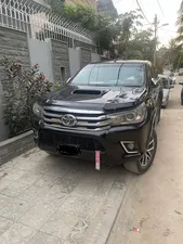 Toyota Hilux Revo V Automatic 3.0  2017 for Sale