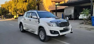 Toyota Hilux D-4D Automatic 2014 for Sale