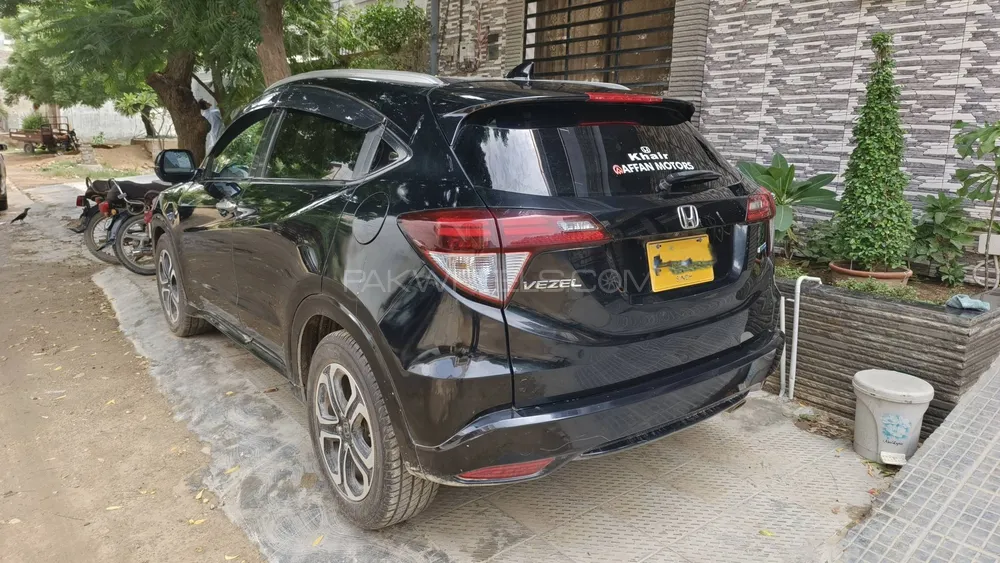 Honda Vezel 2015 for Sale in Karachi Image-1