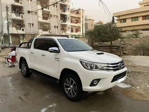 Toyota Hilux Revo V Automatic 3.0  2017 for Sale