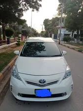 Toyota Prius Alpha S 2013 for Sale