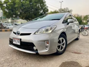 Toyota Prius S LED Edition 1.8 2015 for Sale