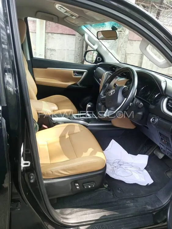 Toyota Fortuner 2018 for Sale in Lahore Toyota Fortuner 2018 for Sale in Lahore Image-10