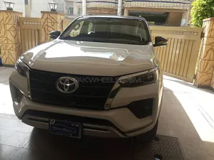 Toyota Fortuner 2.7 V 2021 for Sale