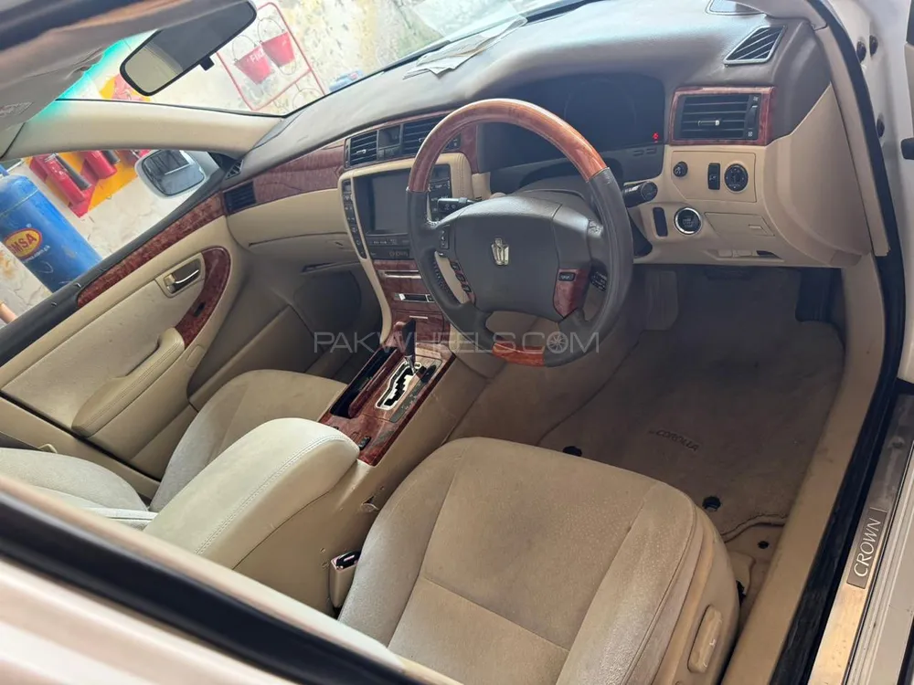 Toyota Crown 2004 for Sale in Faisalabad Toyota Crown 2004 for Sale in Faisalabad Image-3