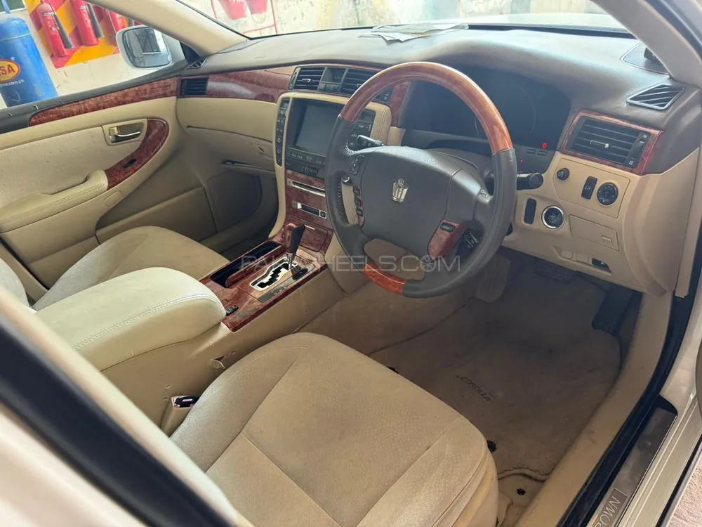 Toyota Crown 2004 for Sale in Faisalabad Toyota Crown 2004 for Sale in Faisalabad Image-4