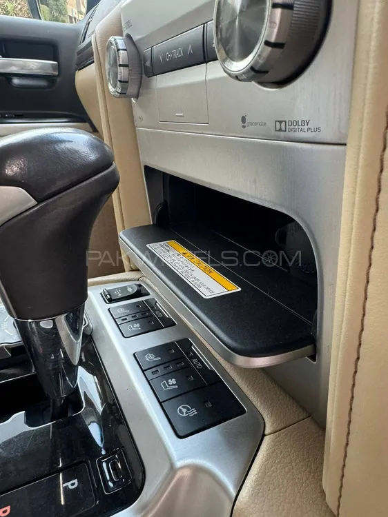 Toyota Land Cruiser 2015 for Sale in Karachi Toyota Land Cruiser 2015 for Sale in Karachi Image-9