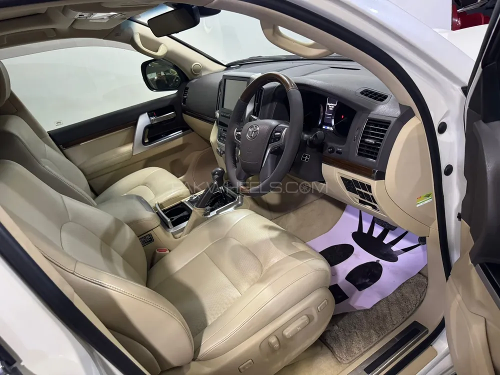 Toyota Land Cruiser 2015 for Sale in Karachi Toyota Land Cruiser 2015 for Sale in Karachi Image-6