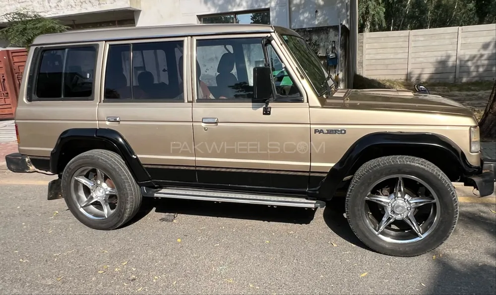 Mitsubishi Pajero 1986 for Sale in Lahore Image-1